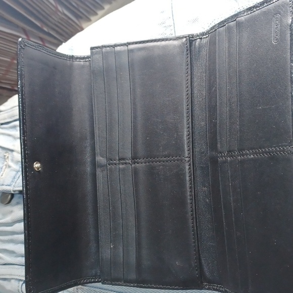 COACH MINI HAND BAG 4x8 in a beautiful black and gray 😍 - Picture 3 of 4